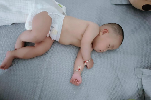 深圳三个月宝宝抬头不稳 深圳三个月宝宝抬头不稳